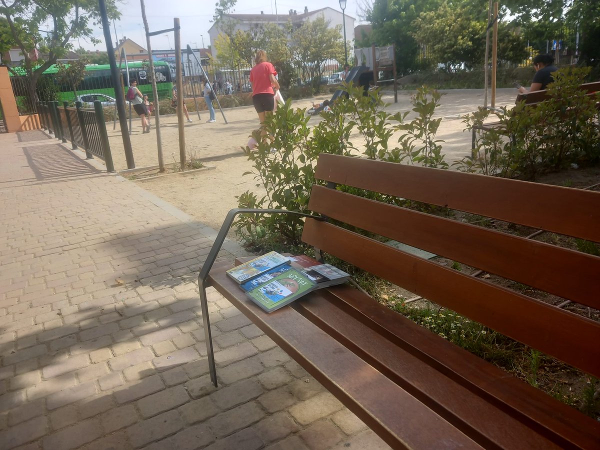 Bibliotecapardi's tweet photo. 📢📢¿Te animas a adoptar un libro?Estamos llenando el pueblo con #libros. De momento tiene gran aceptación. https://t.co/8D9FqSZHql
#Adoptaunlibro
#1ªcampañalibros
#Bibliotecapardillo
#VillanuevadelPardillo https://t.co/PUKWeMJs8M