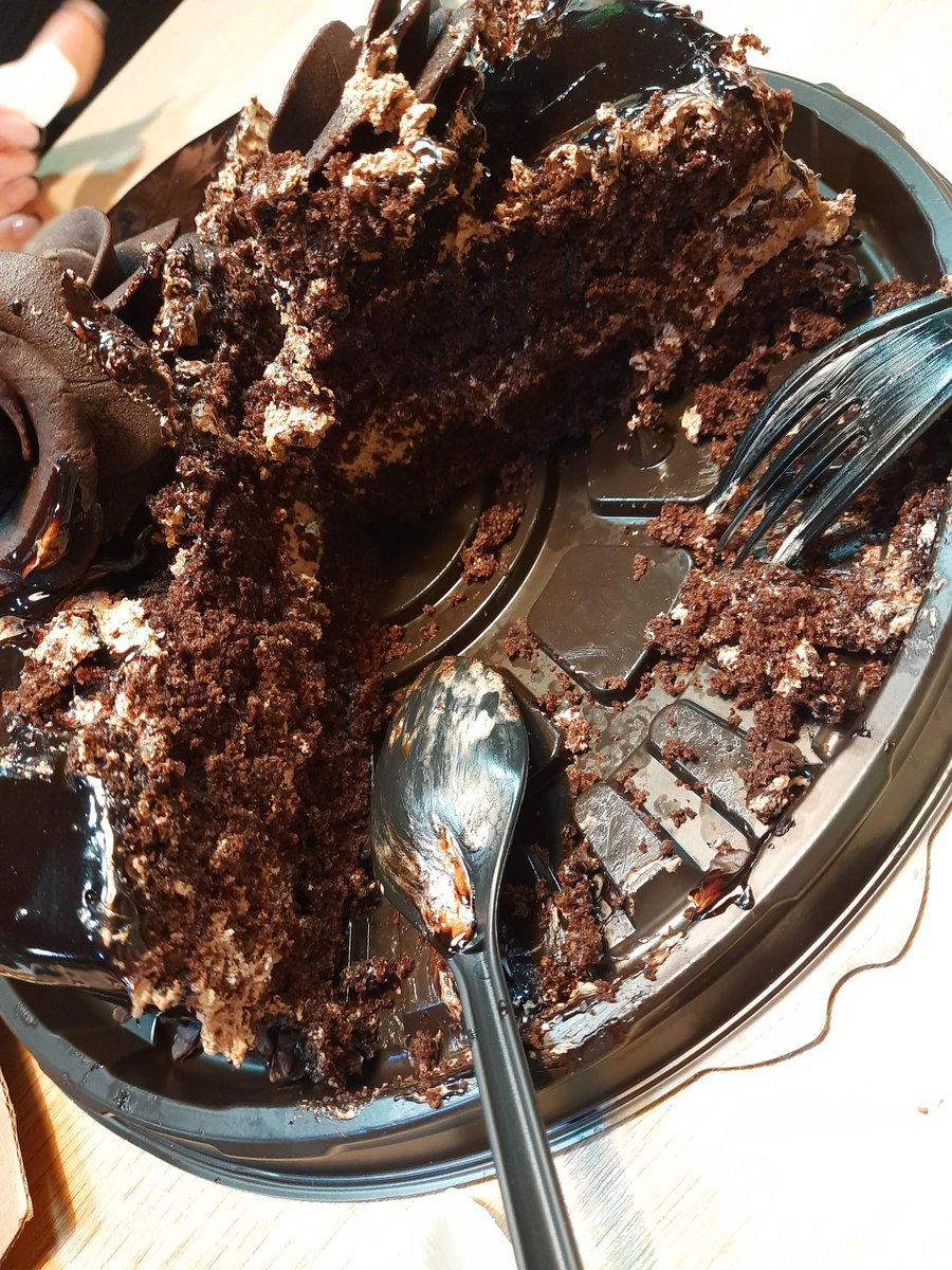 праздновала сегодня совершеннолетие🥺✨️ тортик вкусный, рай для сладкоежек🥰