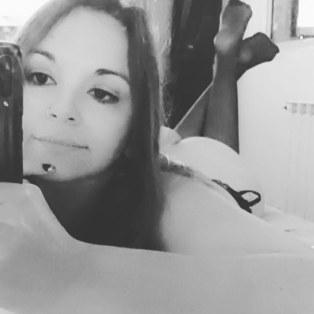 NataliaEmi5's tweet photo. Viernes de masajes en la colita y si son lubricaditos mejor...
#ViernesDeLabios vaginales 
#viernesdetanga #putadetwitter https://t.co/HfnOfxiEaQ