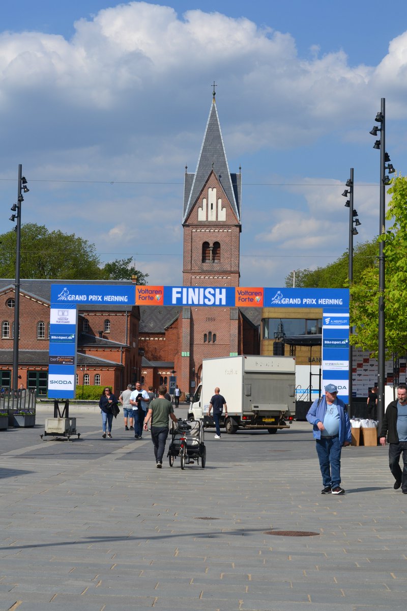 Preparations for the 2023 edition of Grand Prix Herning are in full swing 🚴‍♂️

The finish area is being set up, bikes are getting prepped, the riders are out checking the course and the trophy is ready to be handed over to the 2023 winner 🏆