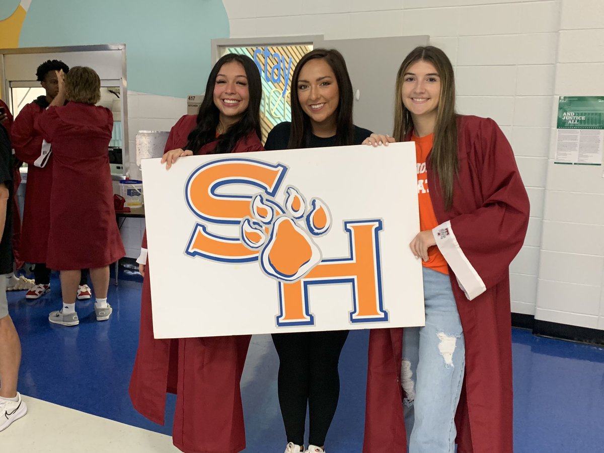 Tracks4Tigers's tweet photo. SHSU in the house! #SeniorWalk2023 https://t.co/vosUsdBiFK