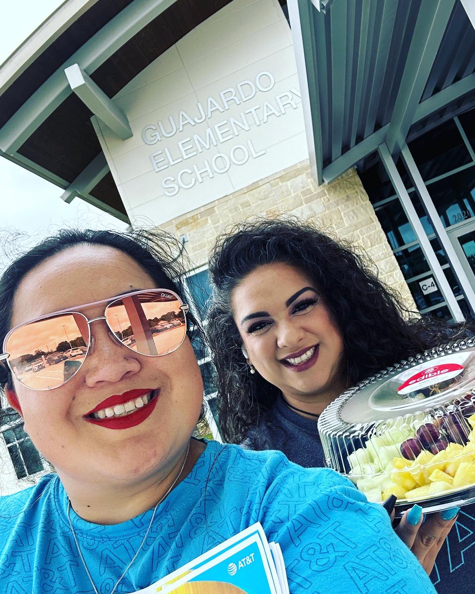 MobilyGR_ATT's tweet photo. Texas City and Deer Park out here treating our teachers with some amazing fresh fruit. #teacherappreciationweek #appreciation #att #mobilyllc #winlocal #weliveourteachers @CanasofSTX @OcampoSTX @MobilyDH_ATT https://t.co/2ABSt6c3GI