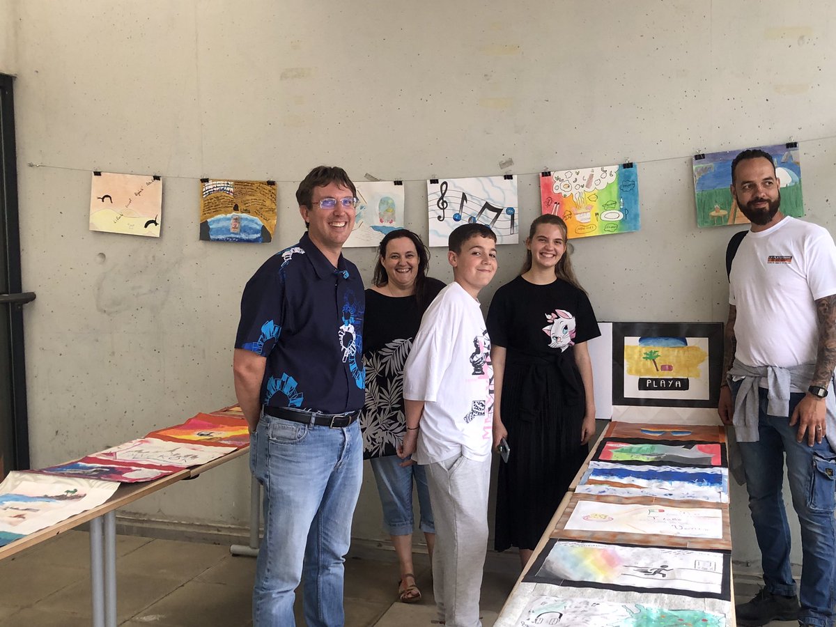 JenniferPoinso1's tweet photo. Finissage d’exposition au collège les Mimosas, Mandelieu. Et si l’on faisait un voyage immobile ? Quel en serait le déclencheur ? Quel voyage intérieur vous permettra-il d’explorer… Voyage au cœur des sens… https://t.co/gVgqMQCQFv