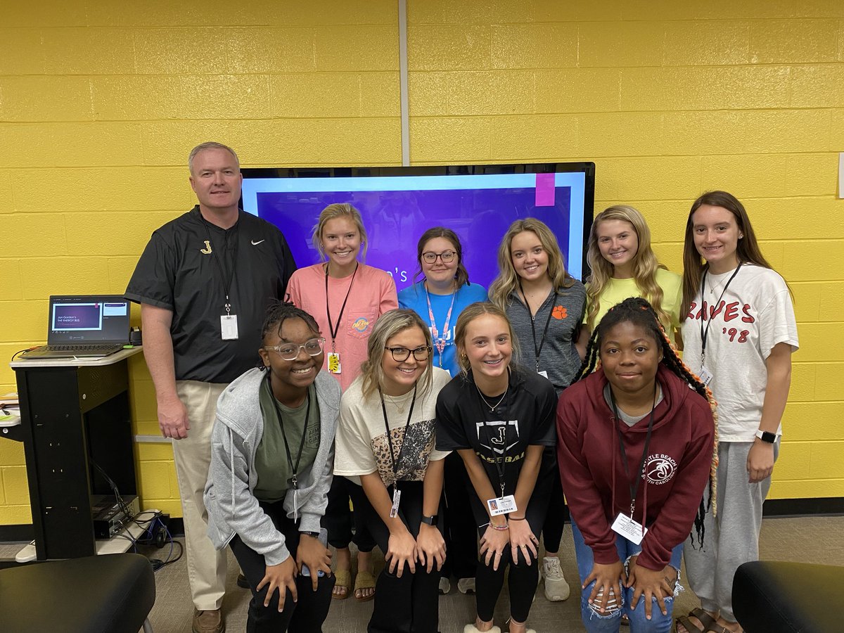 A little ⁦⁦<a href="/JonGordon11/">Jon Gordon</a>⁩ discussion today. Bring the Positive! Let’s Go Flashes!