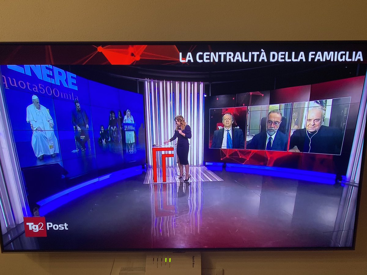 FabyDLZ's tweet photo. @RaiDue natalità e difficoltà nel conciliare lavoro e famiglia, non dovrebbero essere temi discussi da soli tre uomini. Non credete che sentire il parere di una donna lavoratrice possa essere utile? https://t.co/DRskNJI9oH