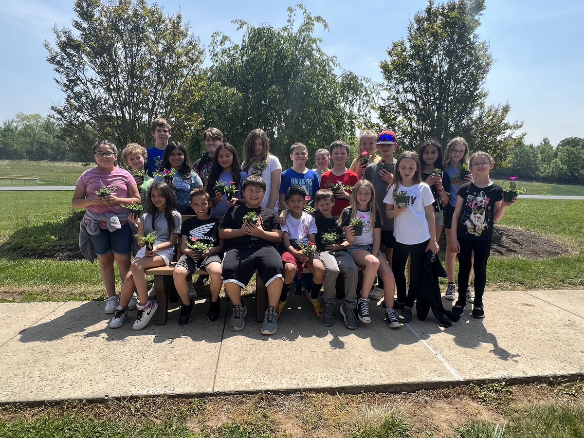 Happy Mother’s Day 💐 🌸 to all of the moms in our <a href="/MRI_Family/">MRI</a> 🌺 from Mrs. Clay’s 5th grade class! 
<a href="/BerkCoSchoolsWV/">Berkeley Co. Schools</a>