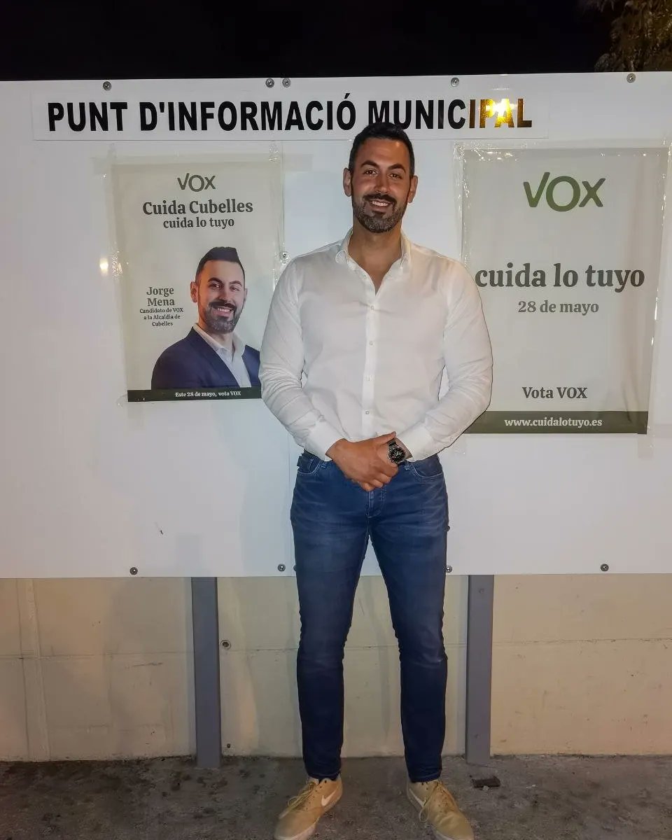 CubellesVox's tweet photo. Primer dia de campaña electoral y Cubelles amanece como siempre, convencida de que hemos venido a restaurar el orden y a cuidar lo vuestro.

#CuidaLoTuyo
#CuidaCubelles https://t.co/rbmYVKljyd