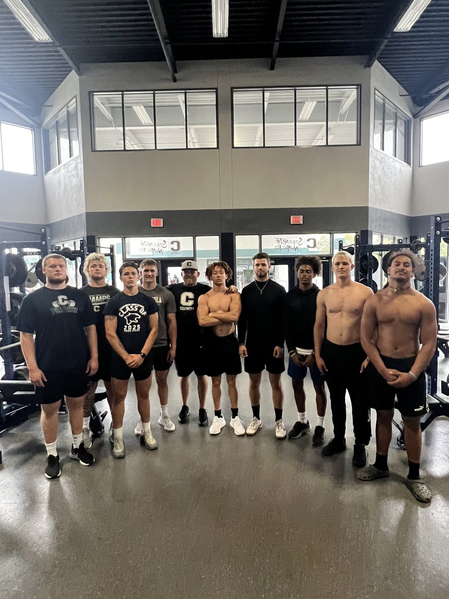 Some of our defensive leaders for this upcoming season… We are tall, long &amp; athletic with a ton of experience! They make this old college offensive lineman look small! #PumaPRIDE