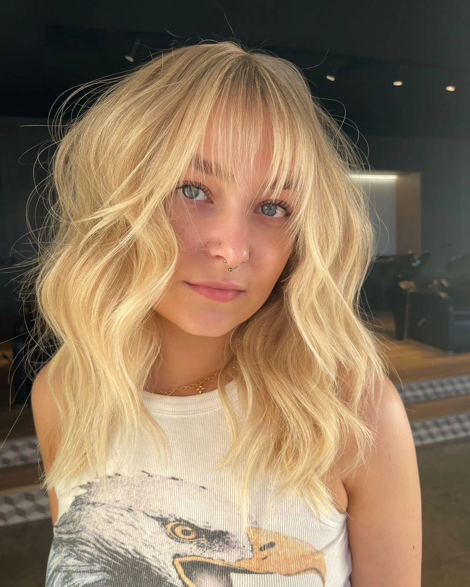 Friday is here, and so is the fresh Keune inspiration! 🤩 This gorgeous color created by @uniqueartisthair has us swooning. ✨ 

#keune #keunehaircosmetics #keuneblonde #keunecolor #healthyblonde #hairinspiration #hairgoals #tgif #hairideas #summerhairtrends #hairdresser