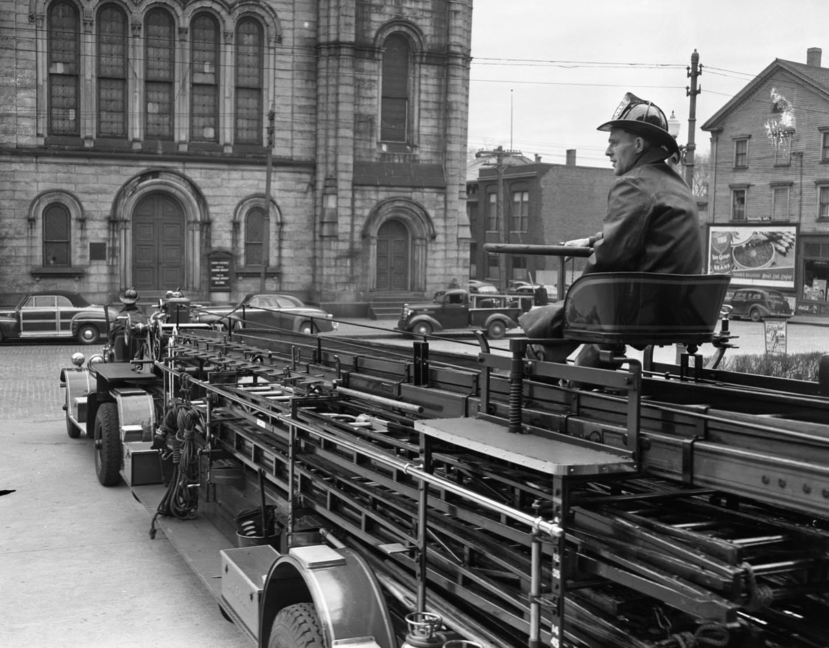 IAFFlocal740's tweet photo. On #FlashbackFriday we travel back in time to 1947, with @PortlandFD Ladder 5. This was before the tillerman had an enclosed seat. Bad weather &amp; winter must have been brutal! @CityPortland
#portlandme #PortlandMeFirefighters #portlamaine #itstillertime #answeingthebellsince1768 https://t.co/k2beufi0K9