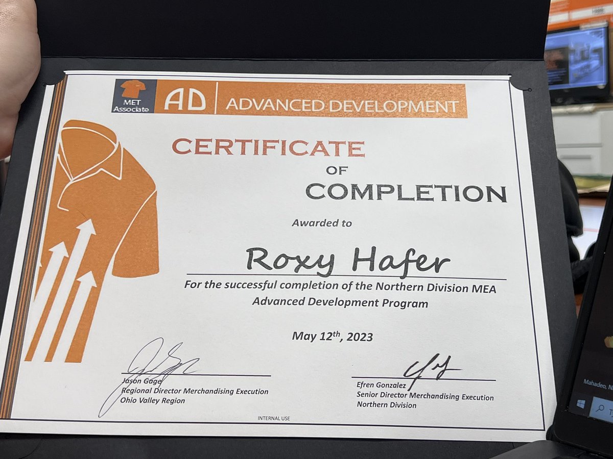 VOARoxy6355's tweet photo. #Graduation2023 👩🏻‍🎓🧡#AdvancedDevelopmentProgram #MET #TheHomeDepot 🧡🙏🏼👩🏻‍🎓#Complete 💯 👩🏻‍🎓😎🤘🏼
#NextChapter #ComingSoon 🤞🏼🙏🏼#StayTuned 😎👩🏻‍🎓🧡 https://t.co/iwFccICFbl