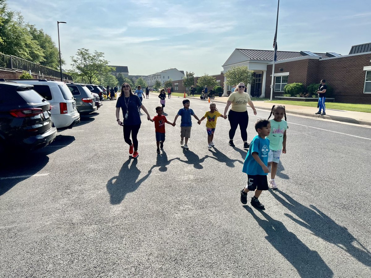 AmberPort3's tweet photo. Such a great day for our Fun Run @Wellerwildcats 🤍 https://t.co/YkFRxoNsyI