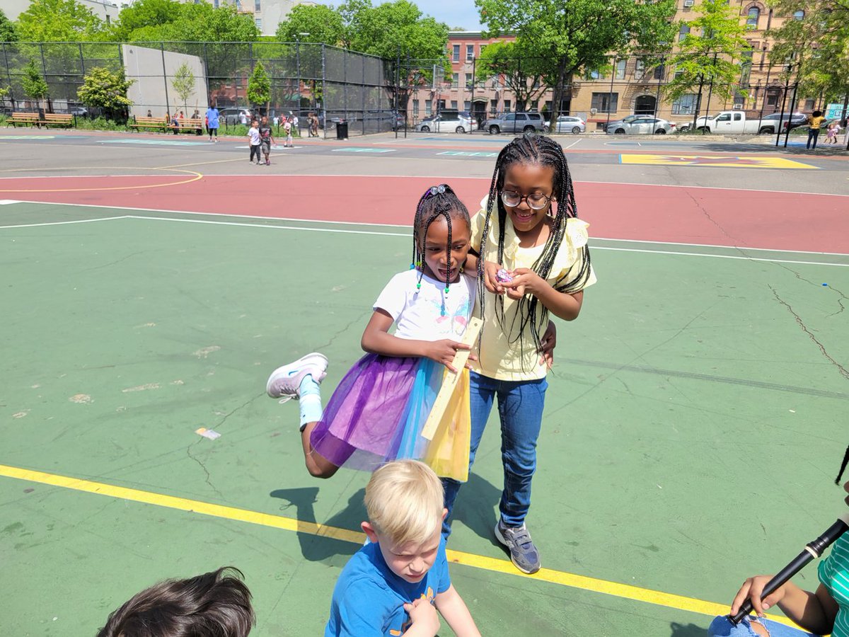 HeyBccs's tweet image. Our Lil BCCS Sunflowers enjoying the Spring Air Today 💛 😍 💕 @D16LEADS @CommunitySupt16 @NequanMclean @JabariBrisport @CMChiOsse @stefanizinerman