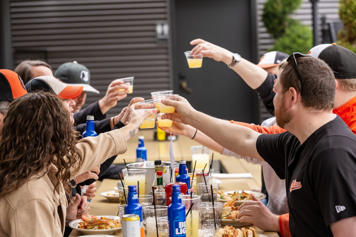 Cheers to the Os' being in town &amp; pregaming on the ROOFTOP 🍻