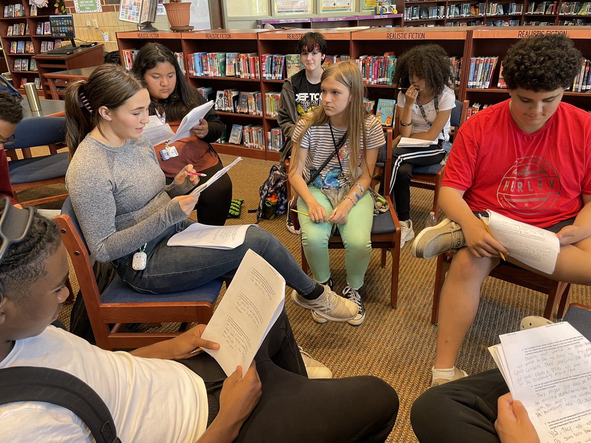 Mrs_SarahKelly's tweet photo. Thank you so much @MrsJ_CSMS for helping my classes with doing their socratic seminars. It was so good seeing the discussions occur. Some struggled at first but in the end it was really good! #exploreCSMS https://t.co/Ok7Q4WB8lp