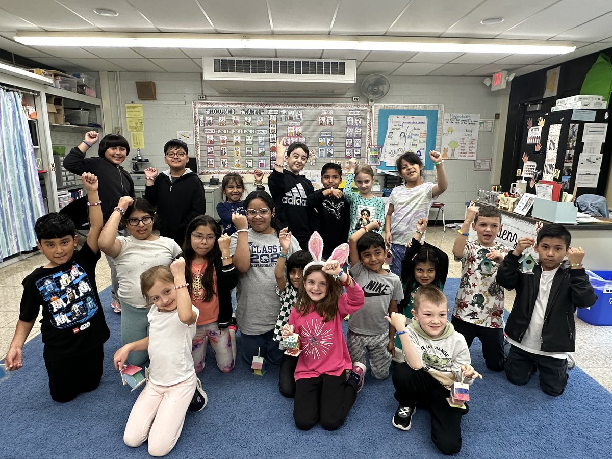 mrs_rienzo's tweet photo. Last week in Cultrue Club, we made bracelets using the different colors of our countries flag! @lynda_naspo @AlanBShepPrin  #GoShepardSharks https://t.co/CdMBr1RD8U