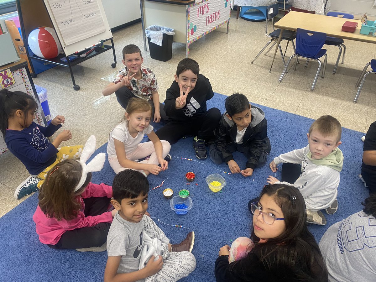 Last week in Cultrue Club, we made bracelets using the different colors of our countries flag! @lynda_naspo @AlanBShepPrin  #GoShepardSharks