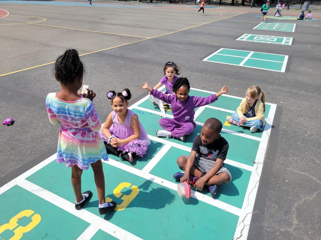HeyBccs's tweet image. Our Lil BCCS Sunflowers enjoying the Spring Air Today 💛 😍 💕 @D16LEADS @CommunitySupt16 @NequanMclean @JabariBrisport @CMChiOsse @stefanizinerman
