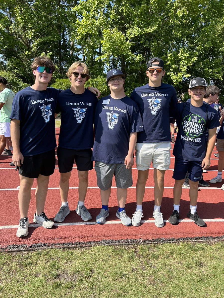 Hoggard baseball players cheering on one of Hoggard baseballs biggest fans today at the <a href="/SpecialOlympics/">Special Olympics</a>.  
#Lovetheseguys #GoVikes