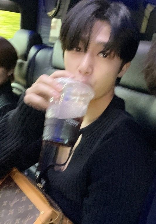 hyungwonnierom's tweet image. Coffee lovers 🫣❤️
#MBBSD #MONBEBEselcaday #MBBselcaday