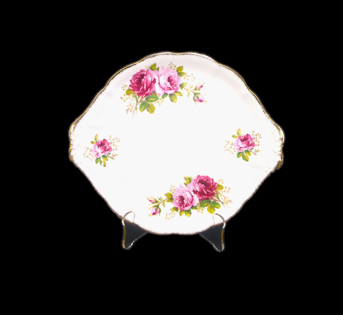 G97816960Girl's tweet photo. Royal Albert American Beauty lugged cake or cookie serving plate. Bone china made in England. https://t.co/JXWS1ap40m via @Etsy #BuyfromGroovy #antiqueshop #tableware #vintagetableware #handledplate #teatime #coffeetime #RoyalAlbert #AmericanBeauty #EtsySellers https://t.co/i3umwDsDlj