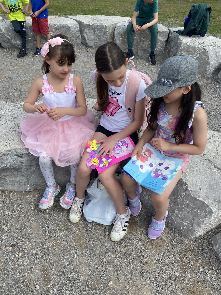 Miss_FergusonH's tweet photo. We are initiating “reading buddies” each Friday, to promote being a collaborative contributor and taking on a leadership role. The Grade 1’s love their role models! @StGregoryHCDSB https://t.co/kCagNMf72N