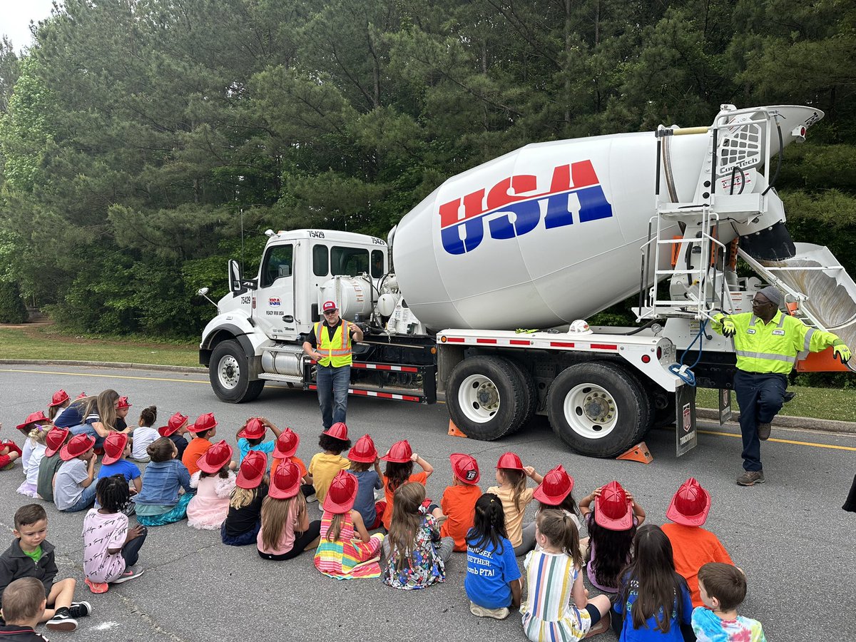 langtonrj's tweet photo. Representing @CEMEX @CEMEX_USA #RMUSA at @bascombbobcats Career Day this morning #buildingabetterfuture #zero4life #saferroadstogether https://t.co/JnZ1VHJcuw