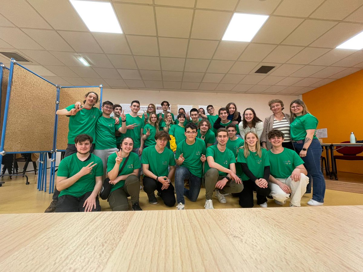 gayrard_sand's tweet photo. Une journée bien riche autour des éco-délégués avec le 2d forum EDD Aveyronnais : plus de 500 élèves ont échangé et participé à de multiples ateliers- Magnifique 👍 @eddtoulouse @dsden12 @LyceeMonteil https://t.co/L5sm02UUqx