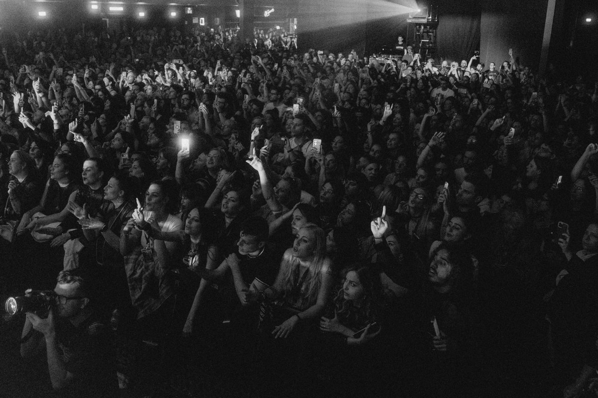 tokiohotel's tweet photo. Milan, sei stato fantastico! ❤️🔥 #tokiohotel #billkaulitz #TomKaulitz #georglisting #gustavschäfer #beyondtheworldtour2023 #tourlife #onstage 📸 by Leon Schlesselmann https://t.co/6lgcU8Xdhv