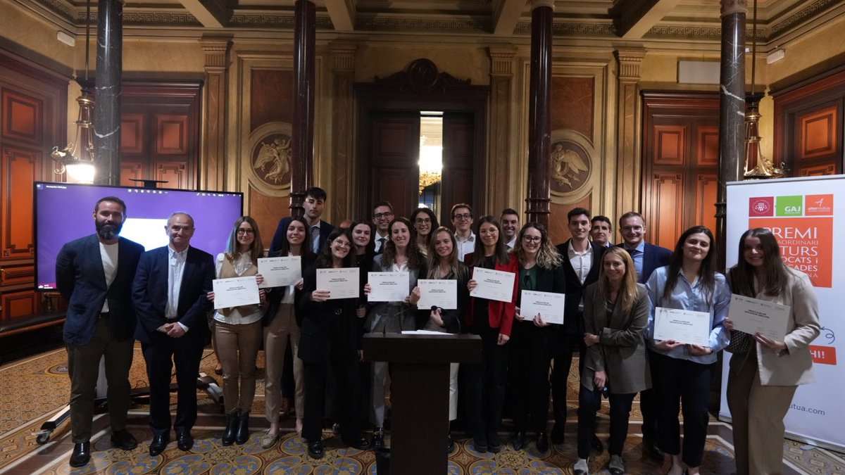 ICABarcelona's tweet photo. Els guanyadors/es del 5è #TriangularUniversitats han estat:   

• Dret Penal - @DretUPF
• Dret Civil - @DretUPF

Enhorabona a tots els guanyadors/es! 👏🏻 https://t.co/ZizR5qyARg