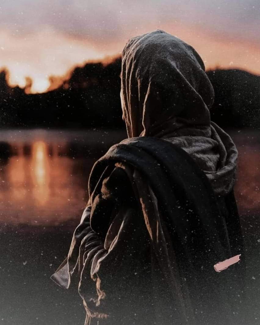 sharid000's tweet photo. "وَلَقَد هَمَمتُ بَأنْ أقَولَ ولم أقُل
مَا أَوجَعَ الكَلمَات سَاعةَ تُحْبَسُ". https://t.co/x5jLAsaauH