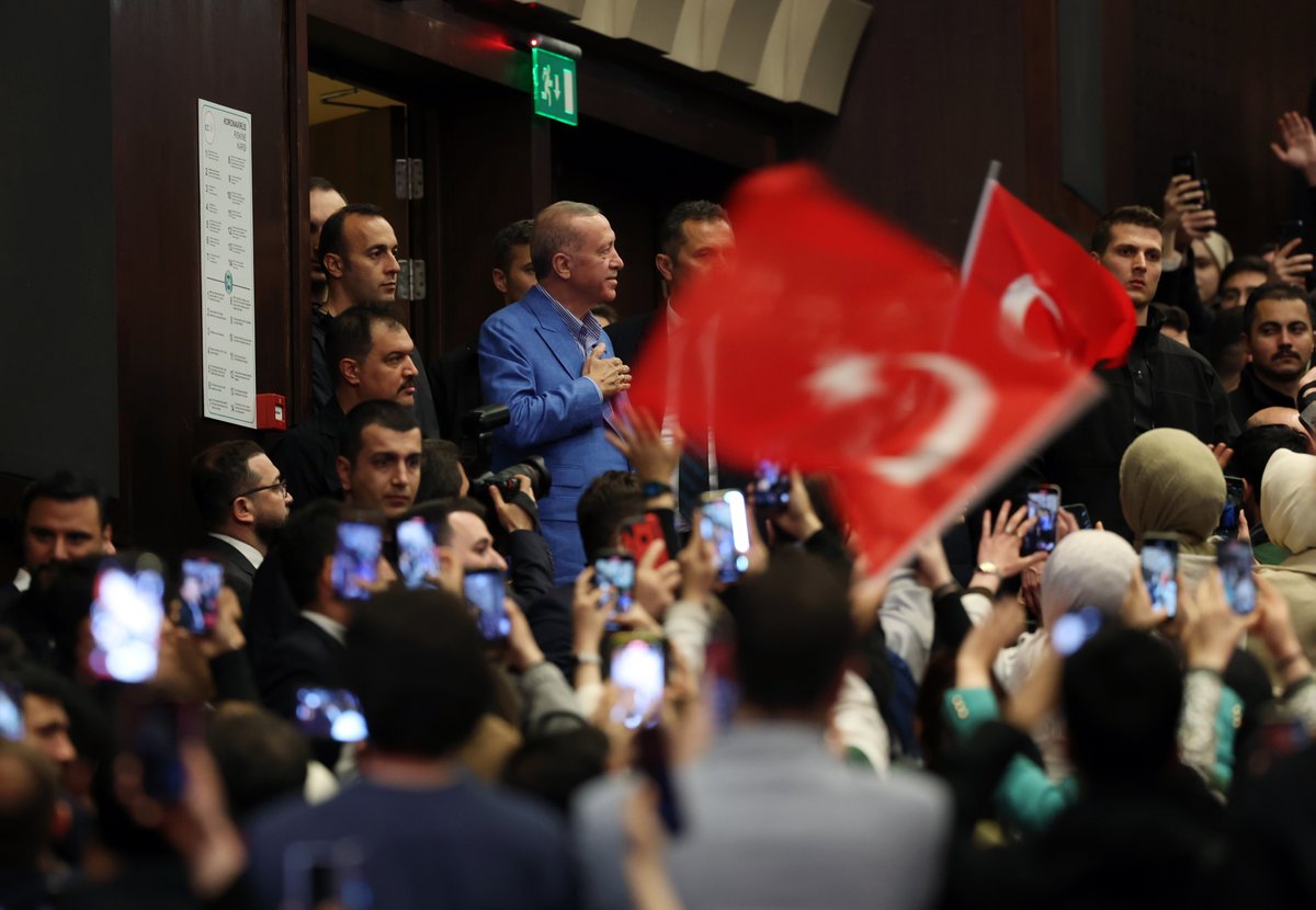 Ülkemizin güçlü geleceğine katkı sağlayan; bu sene kültür, sanat, bilim, spor ve teknoloji alanlarında ödüle layık görülen gençlerimizi tebrik ediyorum. 
 
Muhteşem bir atmosferde gerçekleştirdiğimiz Türkiye Gençlik Zirvesi'nin 3'üncüsü hayırlara vesile olsun.