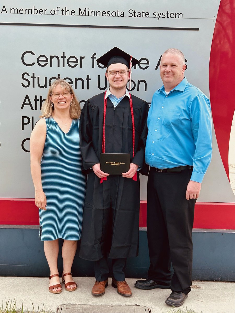 StenbergGeom's tweet photo. So proud of you @BryantStenberg #MSUM2023 https://t.co/UXnBIQMPQN