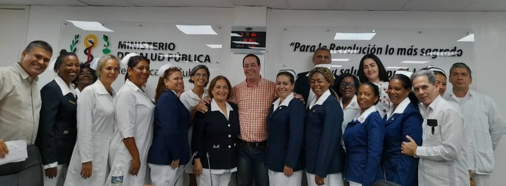 De agradecimiento y compromisos intercambiamos este viernes con una representación de enfermeras y enfermeros de todo el país, a través de videoconferencia, en ocasión de celebrarse hoy el #DíaInternacionalDeLaEnfermería.

bit.ly/3LXI1aE

#CubaPorLaVida 🇨🇺