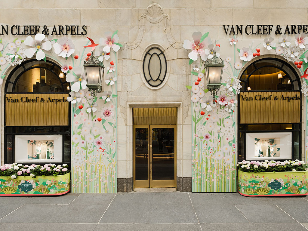 Van Cleef & Arpels’ Grand Fifth Avenue Blooms Return Just In Time For Mother’s Day