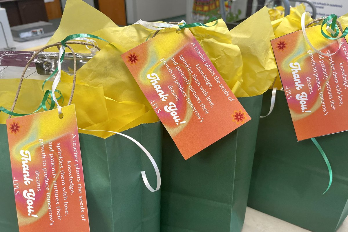 LasPalmasEISD's tweet image. We truly appreciate all our staff! Thank you for all you do to support our young leaders!! #LPEPawsUp #LPLS4Girls 💚