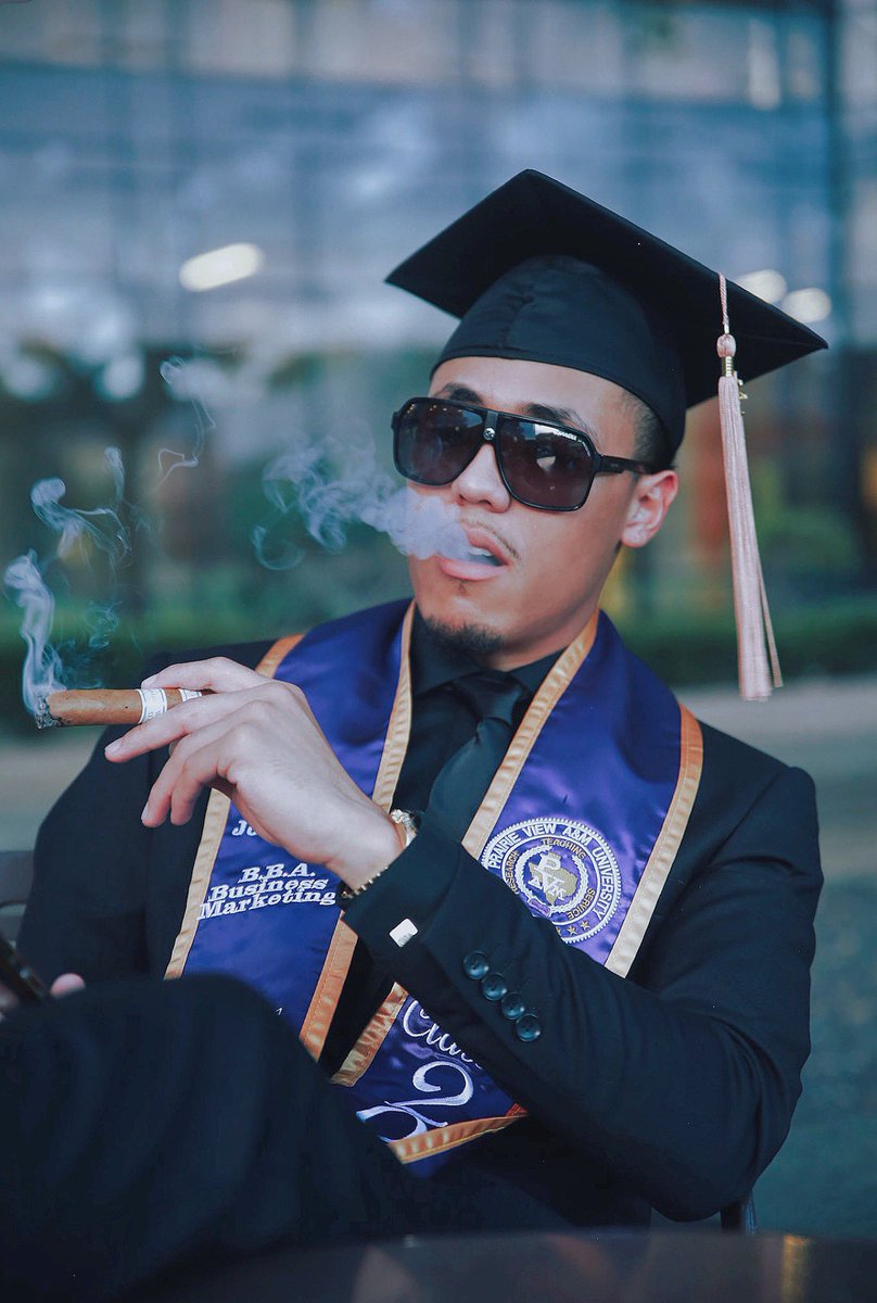 EricWithCurls's tweet image. May 13th 2023👨🏽‍🎓