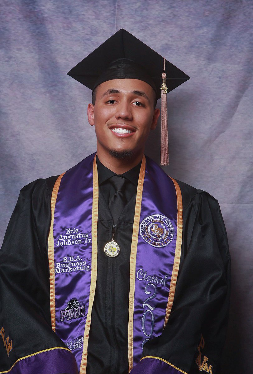 EricWithCurls's tweet image. May 13th 2023👨🏽‍🎓