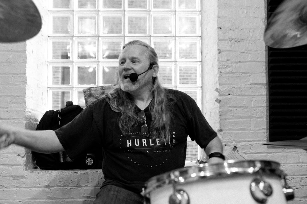 AbelsonTaylor's tweet image. We’re killing it, and we haven’t even hit our high note yet! AbelsonTaylor’s band “Hard to Swallow” has been rehearsing hard for weeks for Come rock out and support Off the Street Club and help send at-risk kids to summer camp!
facebook.com/battleforhope
