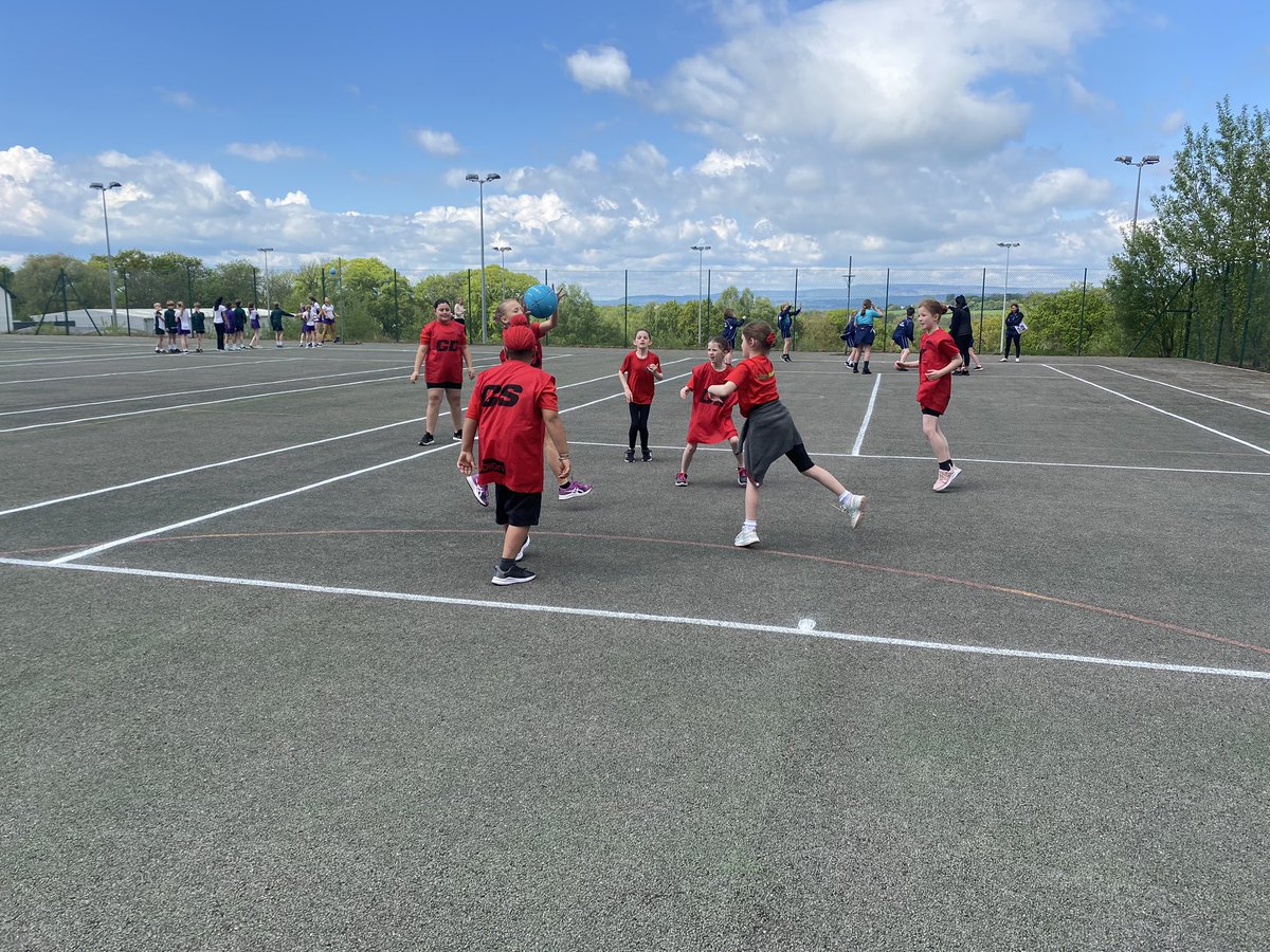 MissHopkinsAVPS's tweet photo. A fantastic afternoon at @WestholmeSchool playing netball with our Year 4 and 5’s. The sun even stayed out for us! 🌞🏀 #abbeyvillageteam #netball https://t.co/3gFGE4vrw5