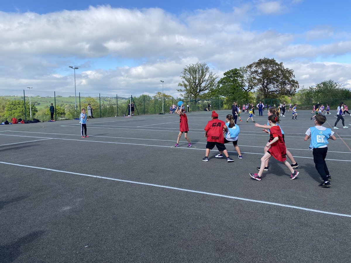 MissHopkinsAVPS's tweet photo. A fantastic afternoon at @WestholmeSchool playing netball with our Year 4 and 5’s. The sun even stayed out for us! 🌞🏀 #abbeyvillageteam #netball https://t.co/3gFGE4vrw5