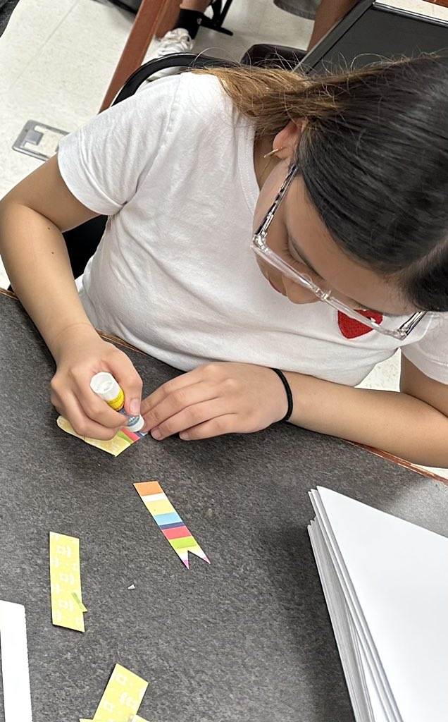 JMHSbears's tweet photo. Making cards for hospitalized kids Kindness - Students Against Bullying - Stand Up and Speak Out! @YouthService #GYSD23 #GobalYouthServiceDay #StopBullying @StopBullyingGov @HersheyCompany #HeartwarmingProject @OKCPS @OKFCCLA @okcareertech https://t.co/YhHozaiRcx