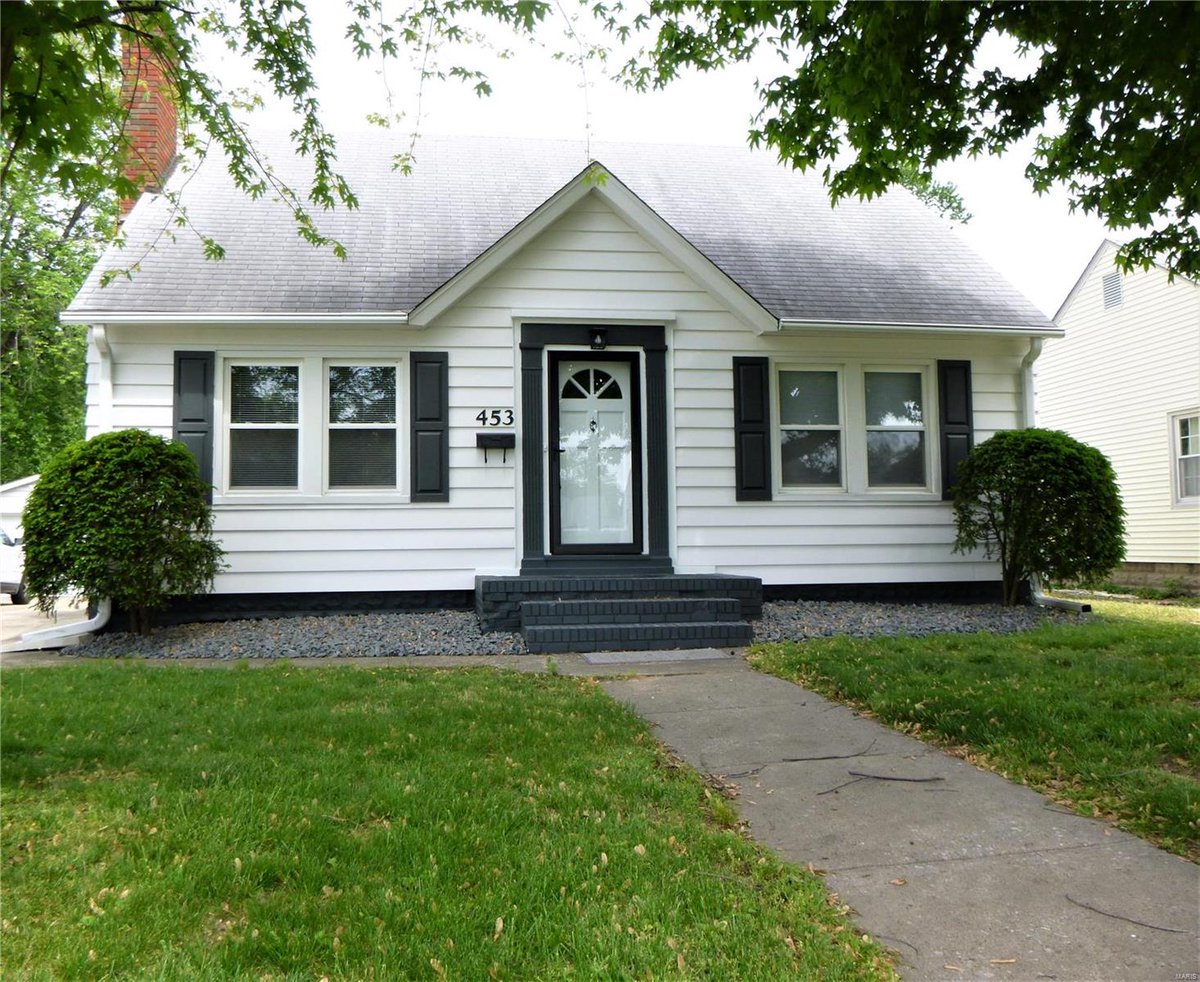 RemaxJill's tweet photo. Check out my newest listing in #WoodRiver! Tell me what you think!  #realestate https://t.co/ApDK6544LQ https://t.co/umClFZtIQB