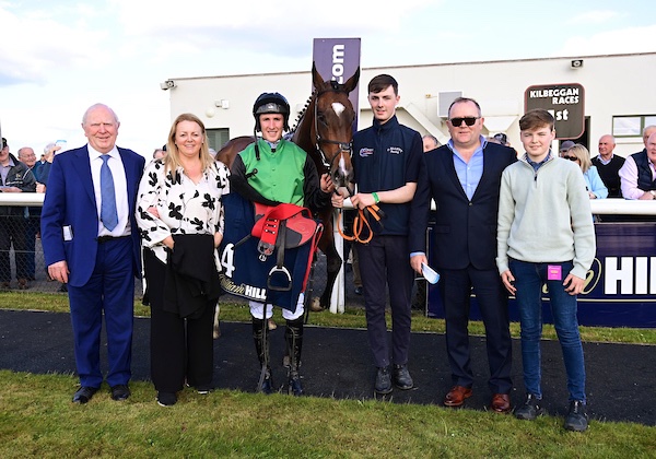A good evening <a href="/KilbegganRaces/">Kilbeggan Races</a>  with Royal Eagle taking the handicap hurdle under <a href="/benharvey11/">Ben Harvey</a> for David Monaghan, Adam Lord &amp; Paddy Monaghan. 👏🏻

📸 Healy Racing