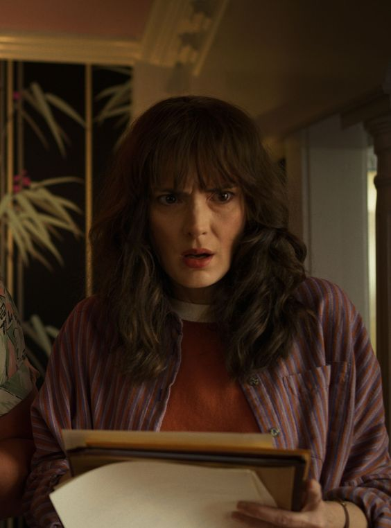 kaleinope's tweet photo. :･ﾟ✧build your own gnc outfit - joyce byers edition✧*:･ https://t.co/PGhxtteLRJ