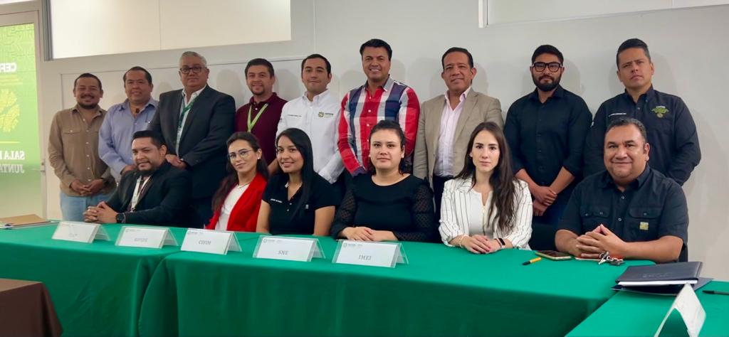 CEFIMSLP's tweet photo. 🤝 Reunión de trabajo con el @SIFIDESLP, @IMEI_SLP, @ICAT_SLP, @SNESanLuis; para definir los temas que muy pronto llevaremos a los municipios potosinos.
✅ El Gobierno del Cambio de @RGC_Mx está cerca de ti.
#YaSeNota #GobiernoDelCambio #CEFIM #SIFIDE #IMEI #ICAT #SNE https://t.co/HY5KEQQvfp