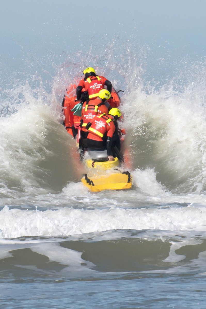 snsm_cfipif's tweet photo. - FORMATIONS 🎓 - 

Etienne a validé son Marine-Jet 2 au cours d’une formation organisée sur la Côte Sauvage (17) 

Bixente et Agathe ont obtenu leur Marine-Jet 1 à Larmor-Plage (56)

Félicitations 👏

📸 CFI Rochefort - DIRFOM SNSM https://t.co/p1sE67ohKr