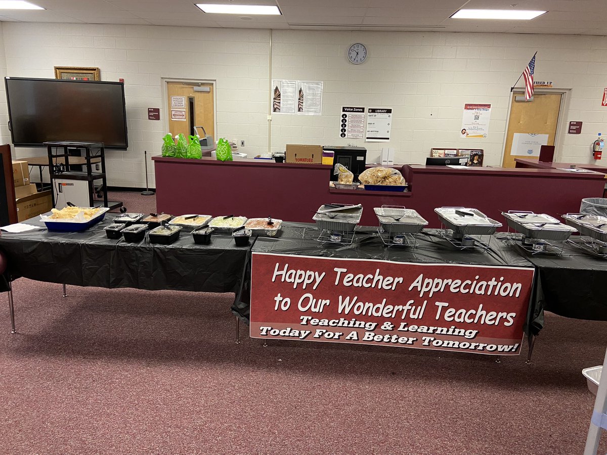 mo_2_vate's tweet photo. Last Day Of “TEACHER APPRECIATION WEEK” At DOUGLASS HIGH SCHOOL. GIBSON’s Doughnuts For Breakfast. MOE’s For Lunch. Then Pictures At The End Of The Day!!! A Ric Flair Moment!!! We LOVE Our Faculty/Staff!!! Wooo Ric Flair https://t.co/WnPmR6e1zh