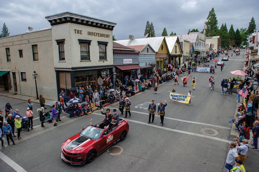 In the United States, Masonic lodges have almost always been visible in their communities. That’s why our lodges have websites, social media pages, and public events.
