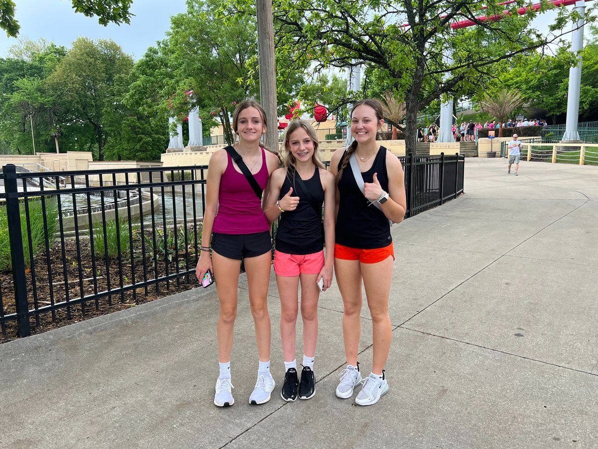 WSMSStallions's tweet photo. 8th graders are enjoying Worlds of Fun today! #StallionsForward #Learn230 https://t.co/2oLCGnlYEE